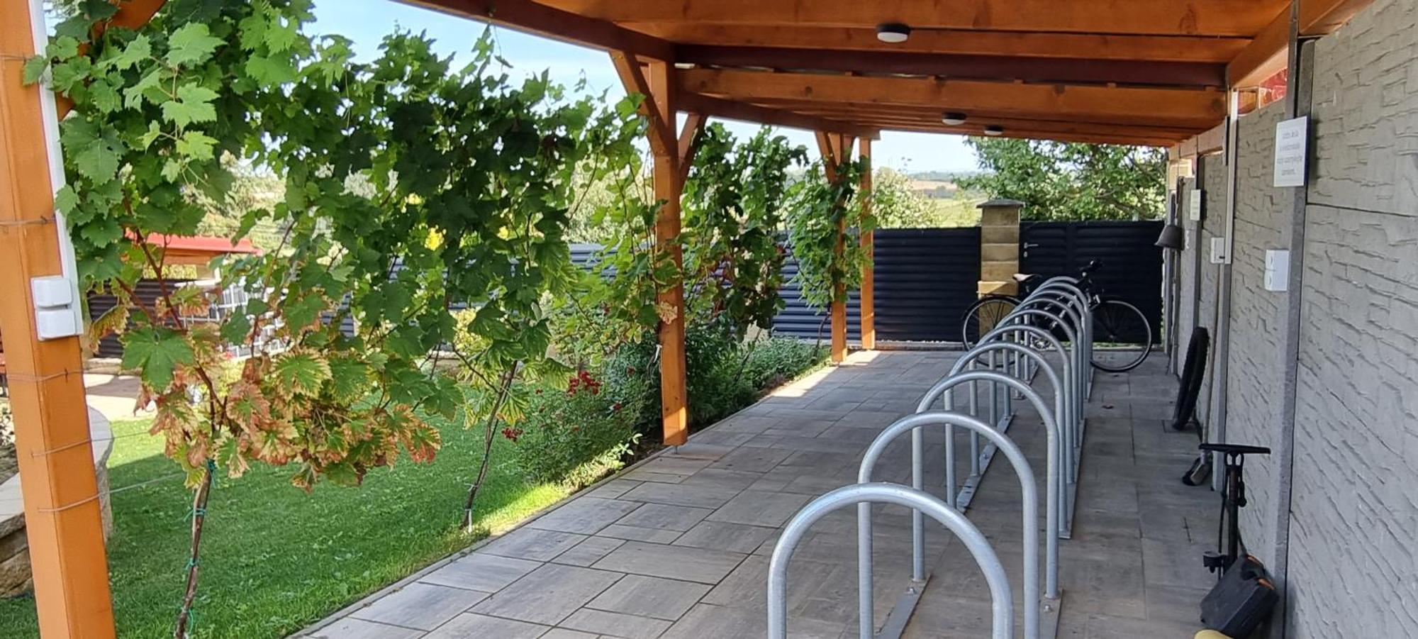 Penzion U Bustiku Sardice Exteriör bild